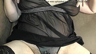 cuckold hubby strokes on her creampie 😈