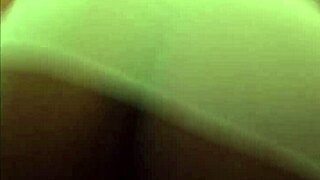 Garota gordinha shows big ass and butt