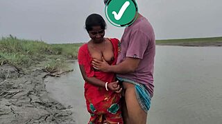 Bangladeshi boudi pounded hard outdoors
