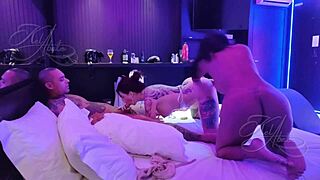 levamos um casal de amigos para o motel e fizemos troca de casal a noite toda