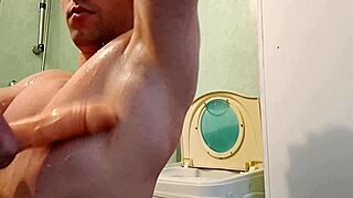 Fetichise masturbation aisselle