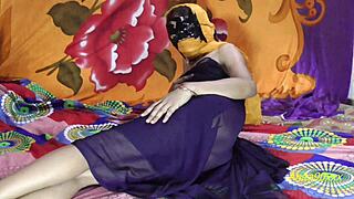 indian bhabhi fucks boyfriend with her pussy