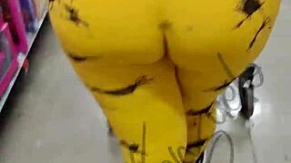 Se Me Ve La Tanguita En Mis Leggins Amarillos
