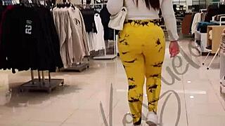 Se Me Ve La Tanguita En Mis Leggins Amarillos
