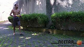 Loirinha gostosa se acabando no meu pau