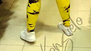 Se Me Ve La Tanguita En Mis Leggins Amarillos