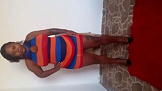 Meu marido pela primeira vez colocou todo na bunda grande apos desfile anal