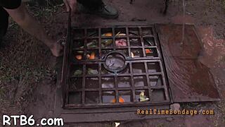 Facial castigation for pretty babe in hardcore bondage game