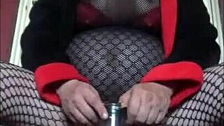 Bisexual crossdresser wants nothing more than your attention
