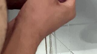 corninho se masturbando