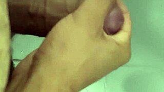 corninho se masturbando