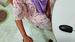 muslim hijab girl fucked by boss in office for promotion!