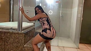 vadia dances funk on cock fully
