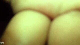 Big ass babe shows off her culona curves