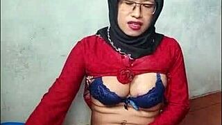 Black hijab shemale plays her cock and anal masturbate