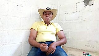 YURI GAUCHO AGROBOY SUPER DOTADO ESGUICHANDO PORRA