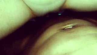 novinha molhadinha na rola preta com dripping clit