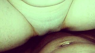 novinha molhadinha na rola preta com dripping clit