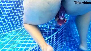 Sexo Amateur Dentro Del Agua Al Aire Libre Con Milf Cachonda De Trasero Enorme Acaba En Corrida
