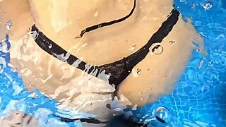 Sexo Amateur Dentro Del Agua Al Aire Libre Con Milf Cachonda De Trasero Enorme Acaba En Corrida