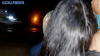 serio eu corro o risco de colocar meu pau na frente dessa mulher esperando o onibus