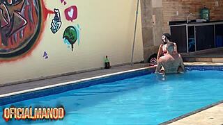 Famous instagram girl from paraiba falls into the net and has fun in the pool with tattooed guy