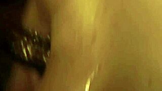 Bollywood honey shows erotic moves while dancing