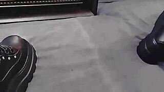 goth latina dildo botas y masturbación sin censura