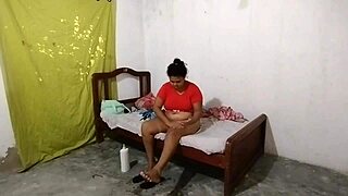 Cuido a mi vecino y me folla con su gran polla