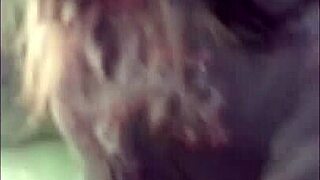 Crossdresser stel neukt passioneel in de natuur met grote tieten en tattoos