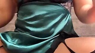 amatööri aasialainen yrittää intensiivistä pillun venyttämistä! 😅