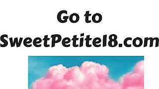 Маленькая 18+ девчонка растянута огромным толстым членом в дикой езде