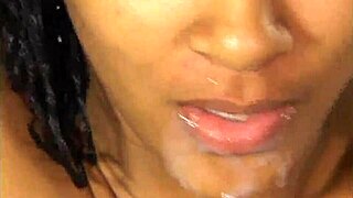 Hermosas sistas ebony dobladas para acción doggystyle ardiente