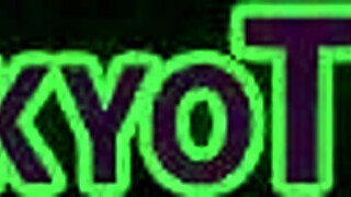 Азиатская девчонка трогает себя в скрытой камере