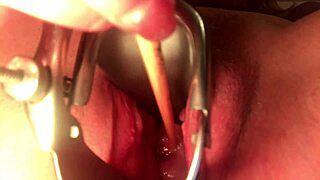 צוואר הרחם נמתח רחב ונשמע עמוק למשחק קיצוני. דוחף גבולות בכל פעם