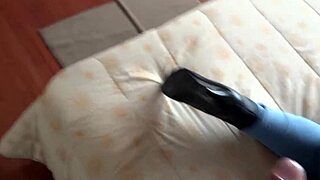 Tule nyt, rukoilin kaverin kuumaa äitipuolta päästämään minut hänen perseensä.