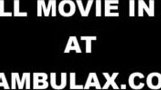 Hej, podívej na tento ebony titjob s cum na velkých prsou... tak horké!