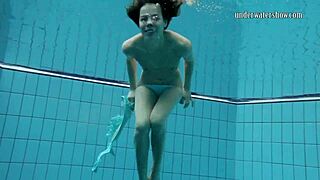 ガゼル・ポドヴォドコヴァ、プールで水中裸が眩しい！ロシアンビューティー輝く