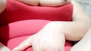 सेक्सी चब्बी लेटिना स्टेपब्रदर को स्टेमी मसाज क्लिप्स से लूर करती है