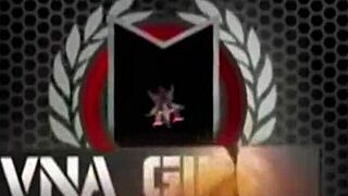 Vicky Vette zuigt lul op kantoor, krijgt sperma over haar grote tieten.