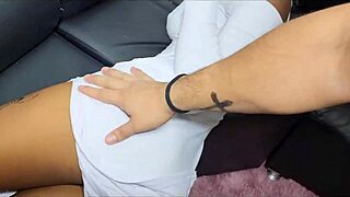 의붓오빠 마르코가 라티나 여동생을 데이트 후에 박아 입에 싸