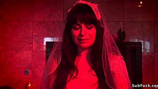 Milf nevesta jebana v dp skupinskem seksu. Popolna dominacija na orgiji!