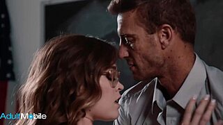 凯蒂库什与教授瑞安麦克莱恩聊天，引发激烈前戏和疯狂后入！