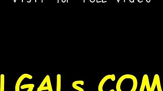 שתי בנות, רוצות לשחק עם זין מזויף?