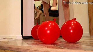 Res sem v to, da drozim balone s petami, ups, mislim petami!