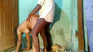 Landsbydreng knepper indisk pige efter bad