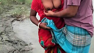 باودي تُنيك بقوة بجانب نهر هادئ