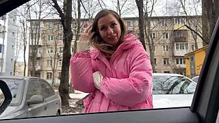 Gateopptak milf gir sinnssyk bil blowjob med cum i munnen!