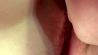 Bracie, dlaczego liżesz moją dziewiczą czerwoną cipkę teraz?