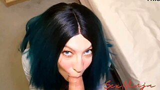 Skjuler mig i skabet for at lave sjov med sted-søster, men hun begynder at onanere lige der